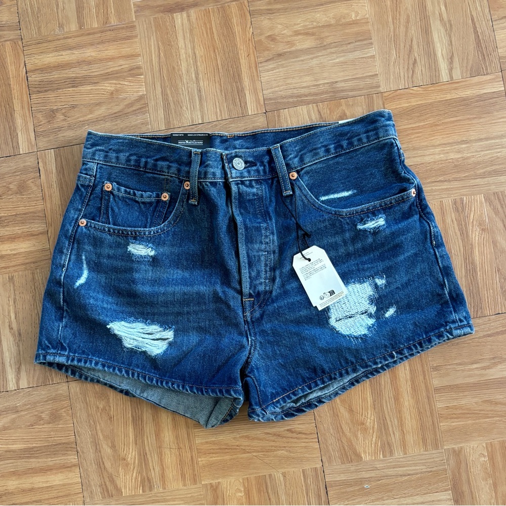 Levis shorts size 30
